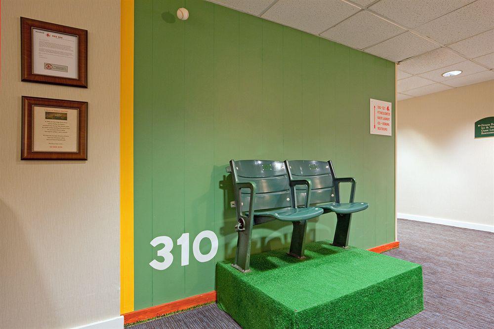 Holiday Inn Express Boston-Waltham By Ihg Удобства фото