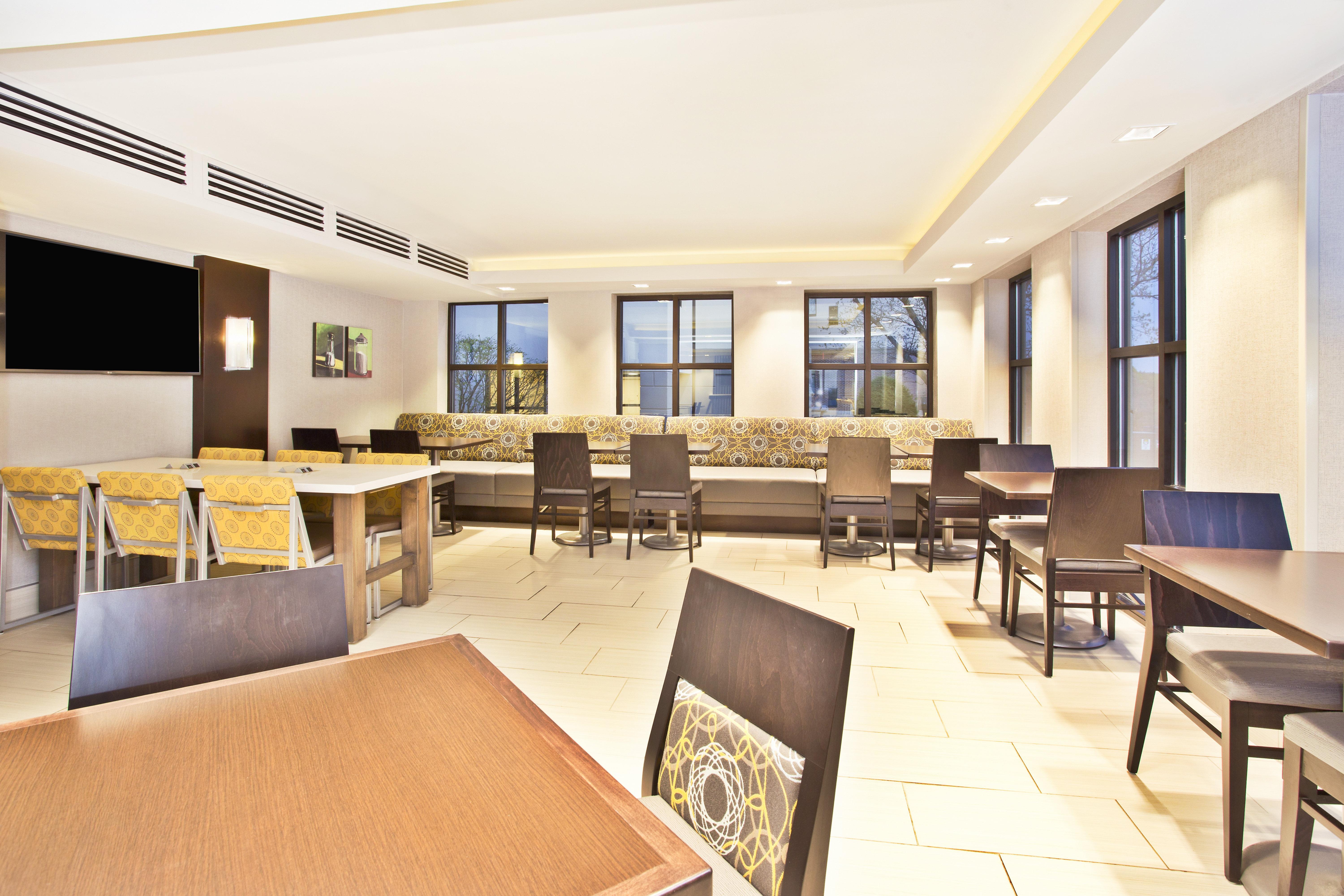 Holiday Inn Express Boston-Waltham By Ihg Экстерьер фото