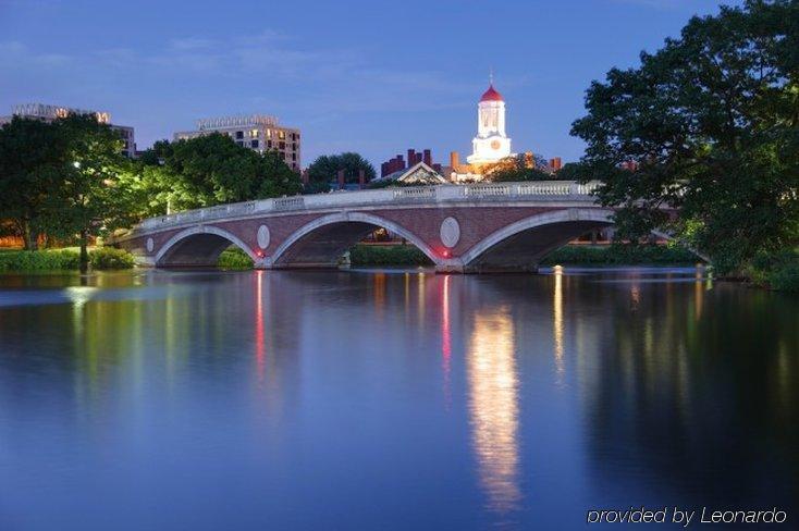 Holiday Inn Express Boston-Waltham By Ihg Экстерьер фото
