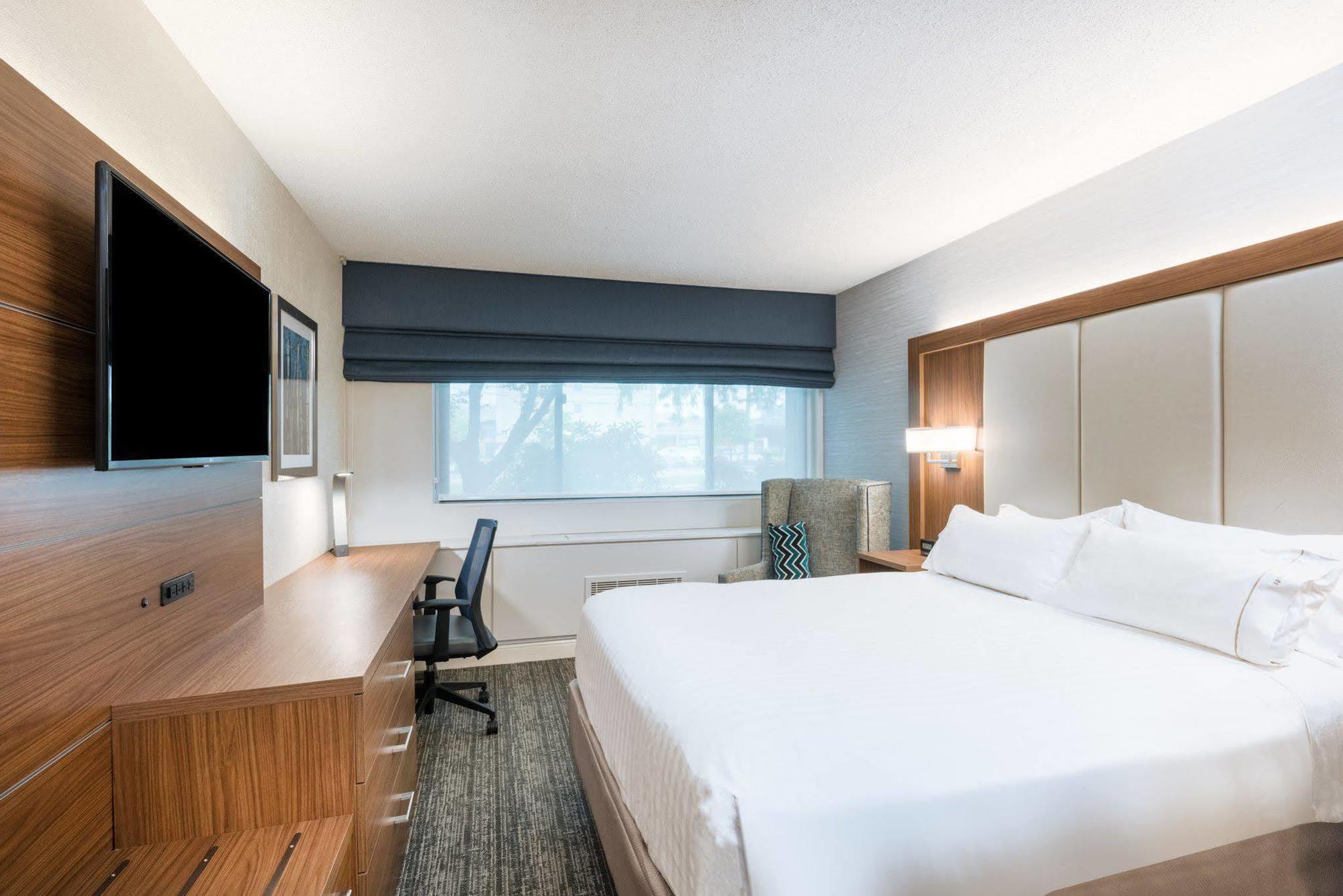 Holiday Inn Express Boston-Waltham By Ihg Экстерьер фото