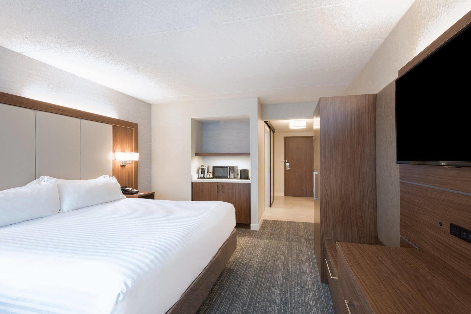 Holiday Inn Express Boston-Waltham By Ihg Экстерьер фото