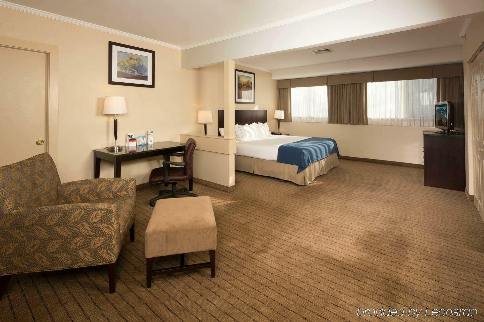 Holiday Inn Express Boston-Waltham By Ihg Экстерьер фото