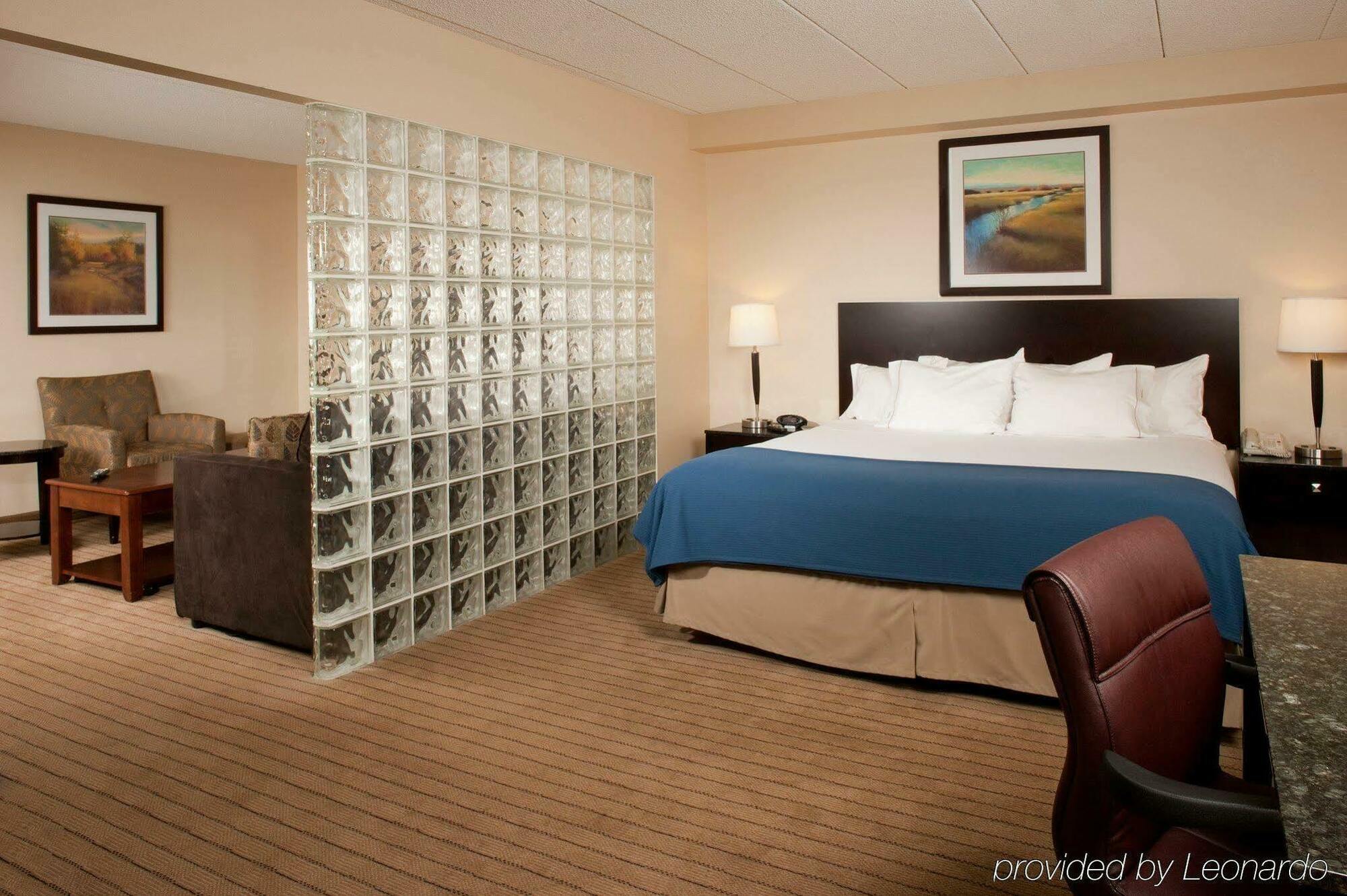 Holiday Inn Express Boston-Waltham By Ihg Экстерьер фото