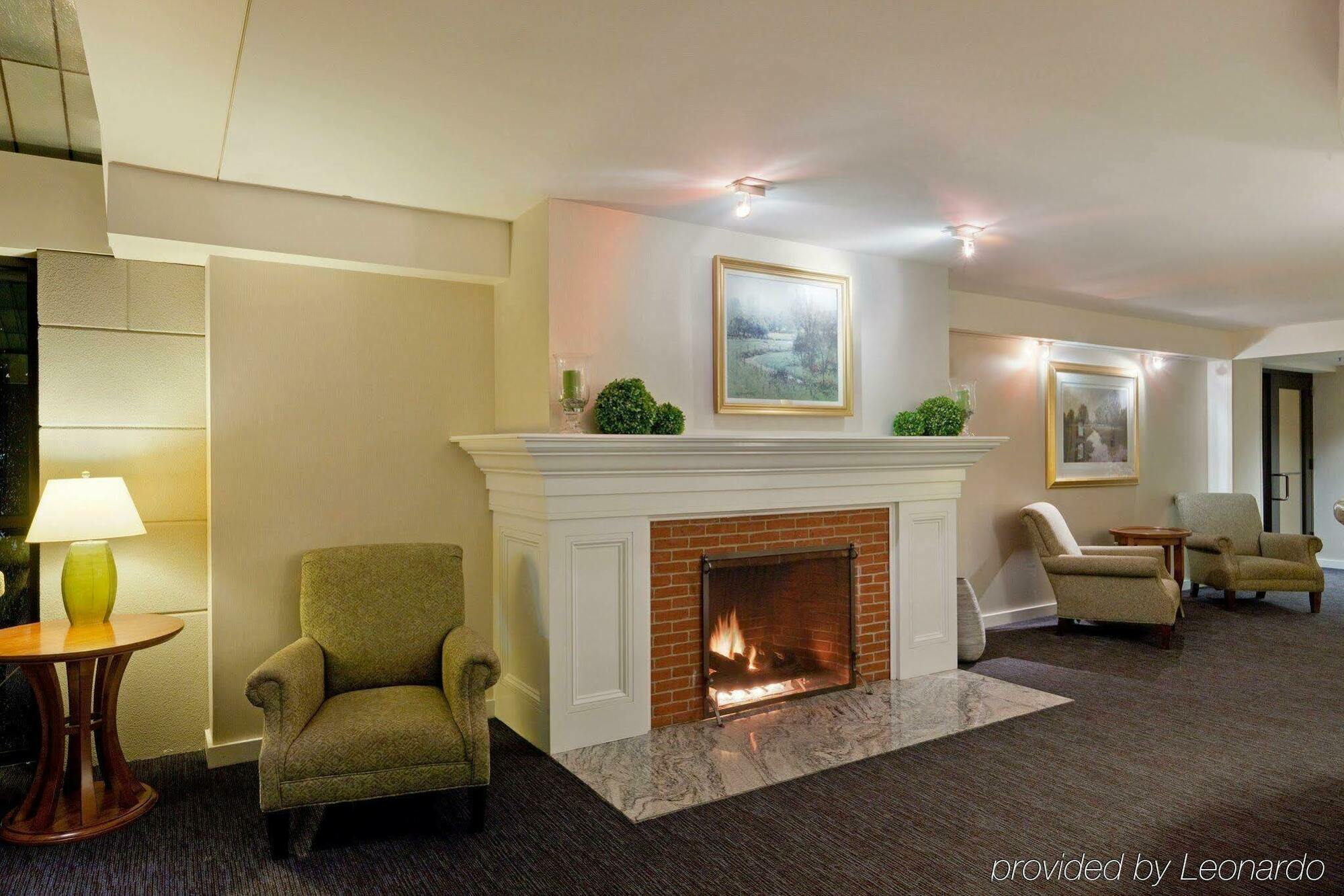 Holiday Inn Express Boston-Waltham By Ihg Интерьер фото